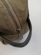 Afbeelding in Gallery-weergave laden, Canvas toiletry bag from recycled military canvas and bicycle inner tube, designed by Anne van Dijk. Photo 4 YKK Zipper