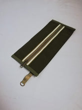 Afbeelding in Gallery-weergave laden, Etuis with zipper closing, handmade from recycled cotton, designed by Anne van Dijk, Noordermarkt Amsterdam. Photo 3 Clip