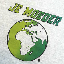 Load image into Gallery viewer, Grijs kinder t-shirt met groen gele Irisprint met verlooptint van Moeder Aarde.