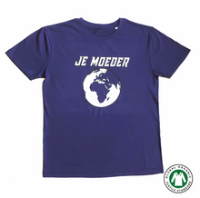Load image into Gallery viewer, Je Moeder T-shirt - Paars. Paars T-shirt met witte opdruk van Moeder Aarde. Foto van de voorkant van het t-shirt.