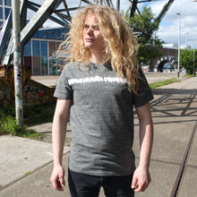 Afbeelding in Gallery-weergave laden, Birds on a Wire - Loenatix Organic Cotton Fairtrade T-shirt color Steel Grey on Model Animal Print T-shirt