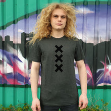 Afbeelding in Gallery-weergave laden, XXX Amsterdam Dark Heather Grey (Black) - Loenatix Fairtrade T-shirt Amsterdam T-shirt color Dark Heather Grey on Model