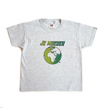 Load image into Gallery viewer, Je Moeder Kinder T-shirt - Grijs kinder t-shirt met groen gele Irisprint van Moeder Aarde.
