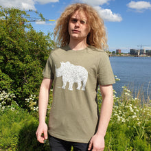 Afbeelding in Gallery-weergave laden, Rhino Khaki Green - Loenatix Organic Cotton Fairtrade T-shirt Animal Print T-shirt color Khaki Green on Model

